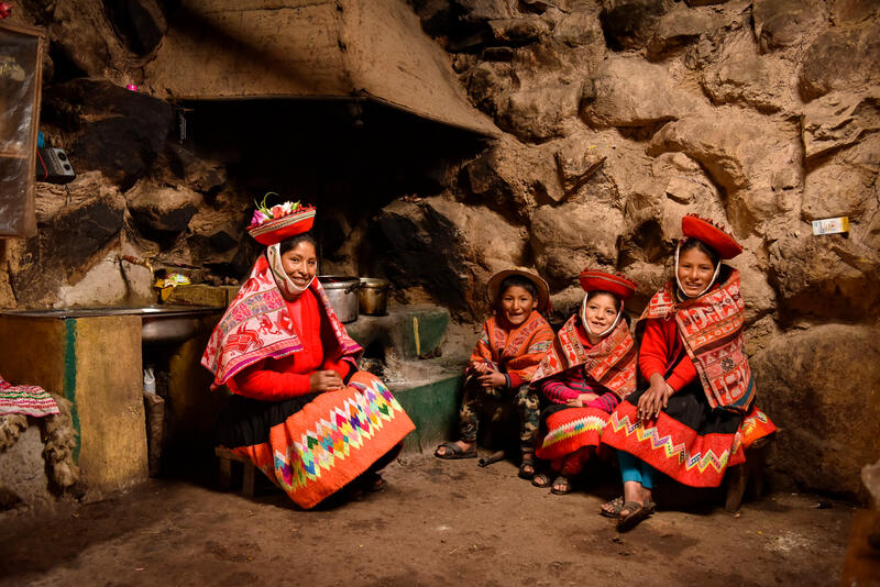 Eine Gastgeberfamilie der Inkas Vivientes wartet auf die Rückkehr der Touristen. Foto: Marcel Kaufmann, Comundo