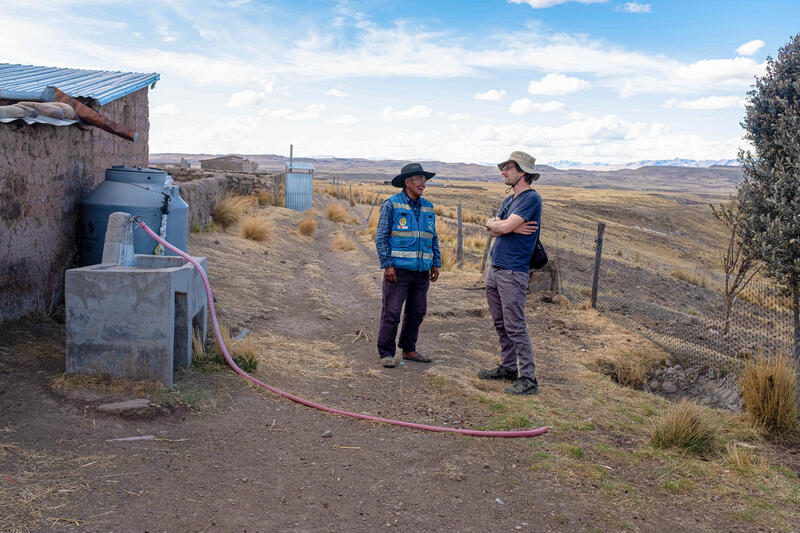 Conosco bene la regione, lavoro in Perù da quattro anni e sono stato parecchie volte sul posto. Qui, sono assieme a un anziano contadino che ha visto morire molte delle sue bestie a causa dell'inquinamento