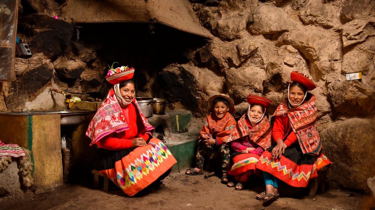 Eine Gastgeberfamilie der Inkas Vivientes wartet auf die Rückkehr der Touristen. Foto: Marcel Kaufmann, Comundo