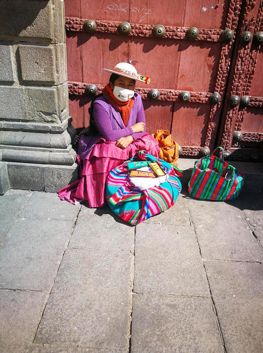 Die Masken werden in Grossstädten wie Cochabamba oder La Paz auf der Strasse verkauft.