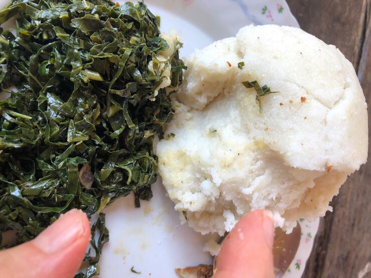 Photo d’une assiette d’ugali.