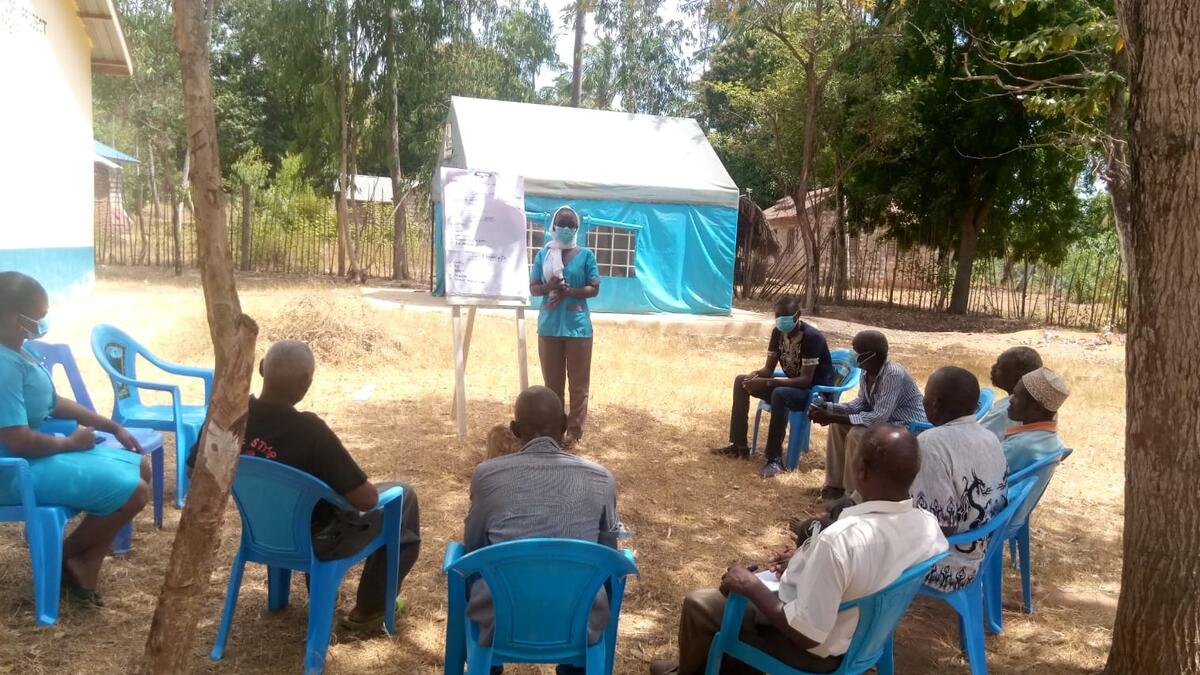 Les étudiant·e·s se rendent dans les villages environnants pour leur formation médicale et aident la population.