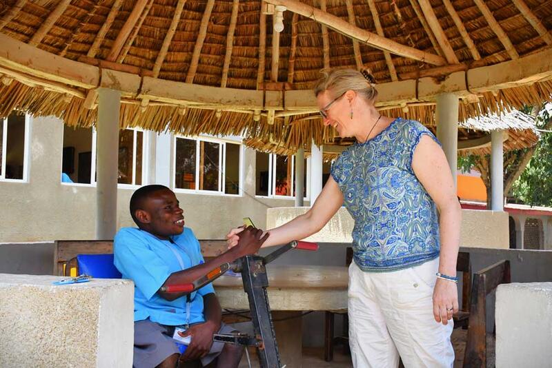 Zusammen lässt sich fast alles erreichen - Erick auf dem Weg zum Gesundheitsfachmann.
