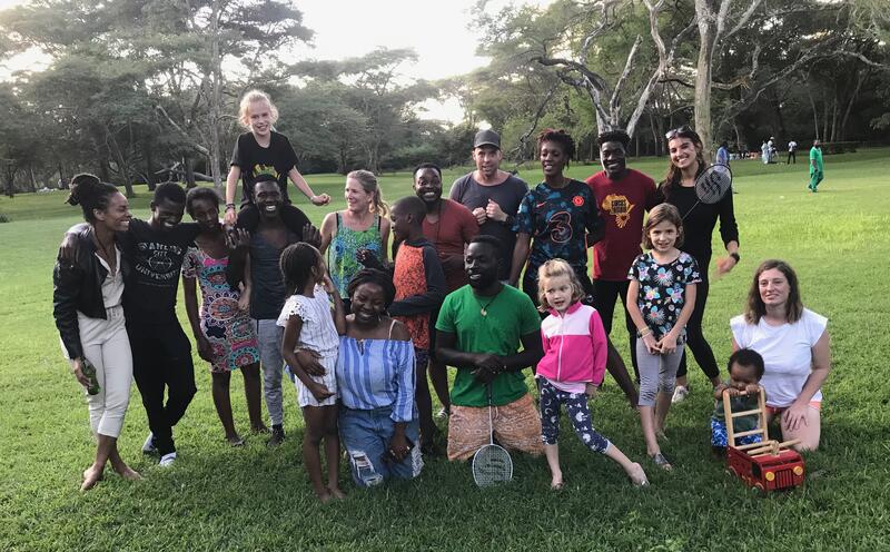 Familie Küttel und das Team von Circus Sambia