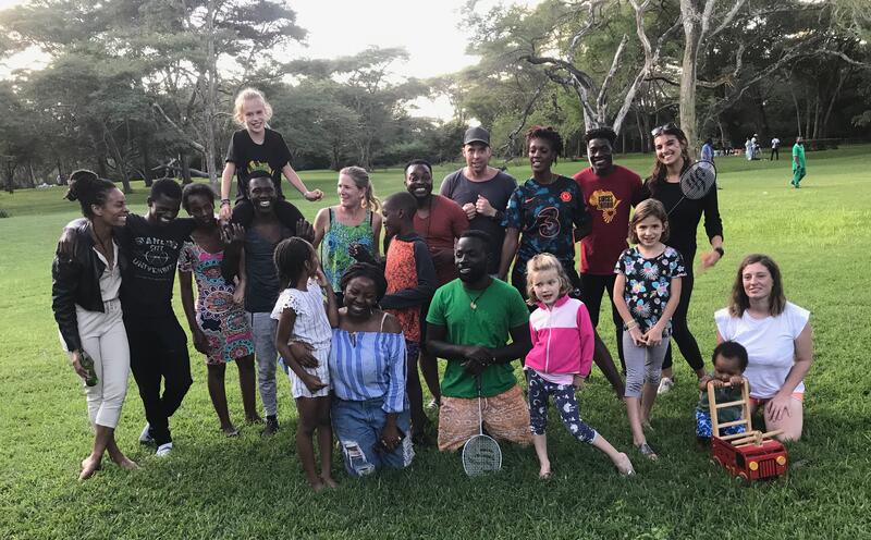 Familie Küttel und das Team von Circus Sambia Abschiednehmen von der Zirkus-Familie in Zambia