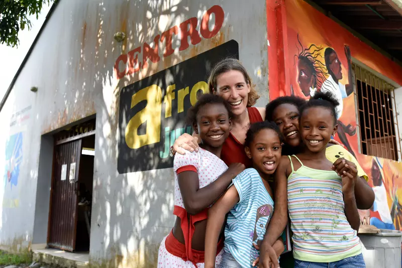 Sortir les jeunes de la rue grâce à un travail ouvert auprès des jeunes, tel est l'objectif du Centro Afro. Sortir les jeunes de la rue grâce à un travail ouvert auprès des jeunes, tel est l'objectif du Centro Afro.