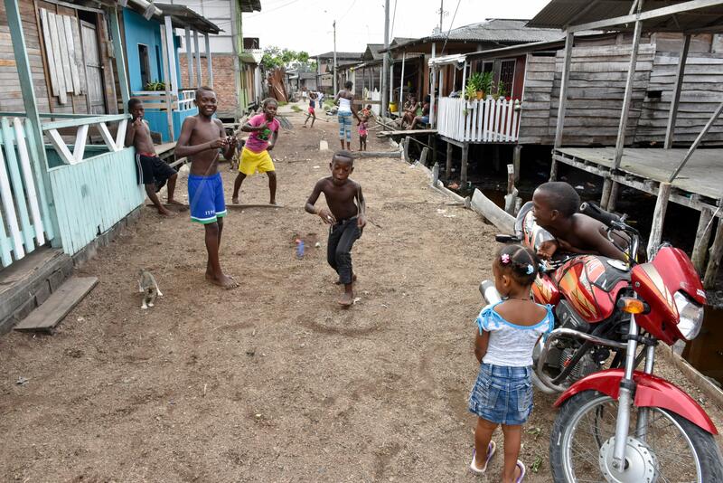 A Tumaco, i bambini crescono in un ambiente di povertà e violenza. 