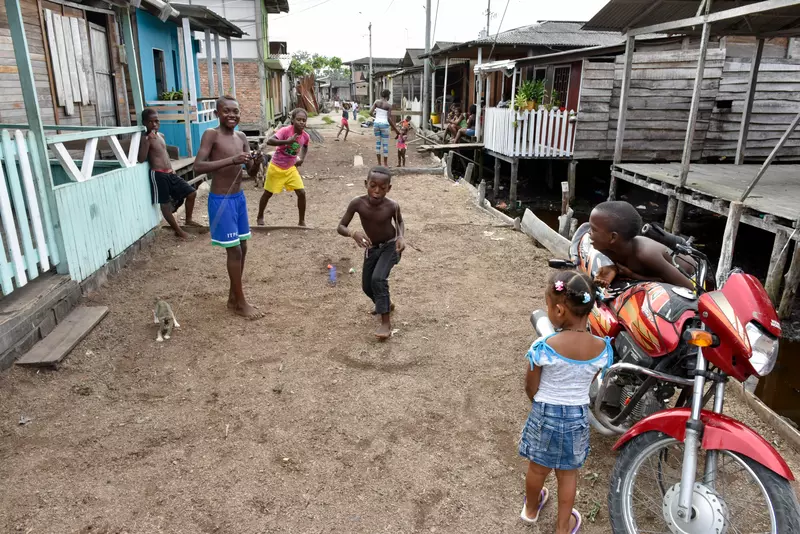 A Tumaco, les enfants grandissent dans un environnement marqué par la pauvreté et la violence. A Tumaco, les enfants grandissent dans un environnement marqué par la pauvreté et la violence.