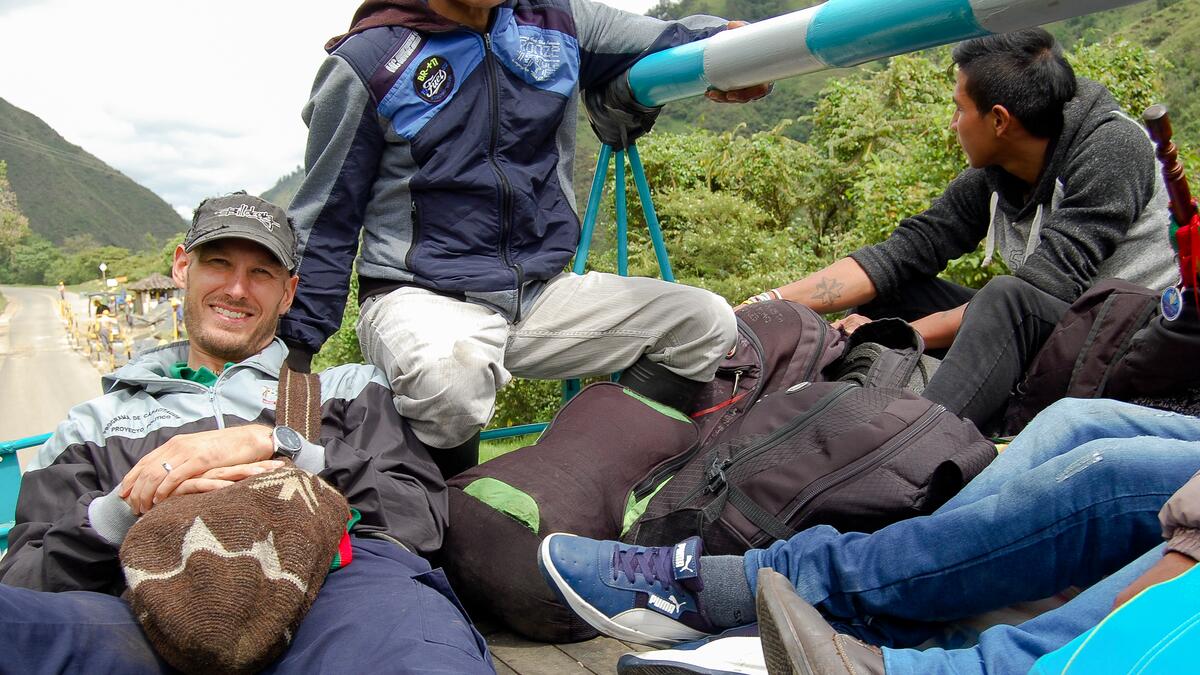 Kolumbien, Departement Cauca: Jonas Rüger, Comundo Fachperson, auf dem Weg zum Regionaltreffen der Guardia Indígena.