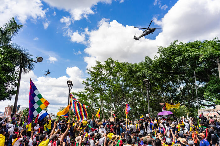 Die Regierung überwacht die Demonstrationsbewegungen auch aus der Luft. Foto ©Medios Libres Cali 