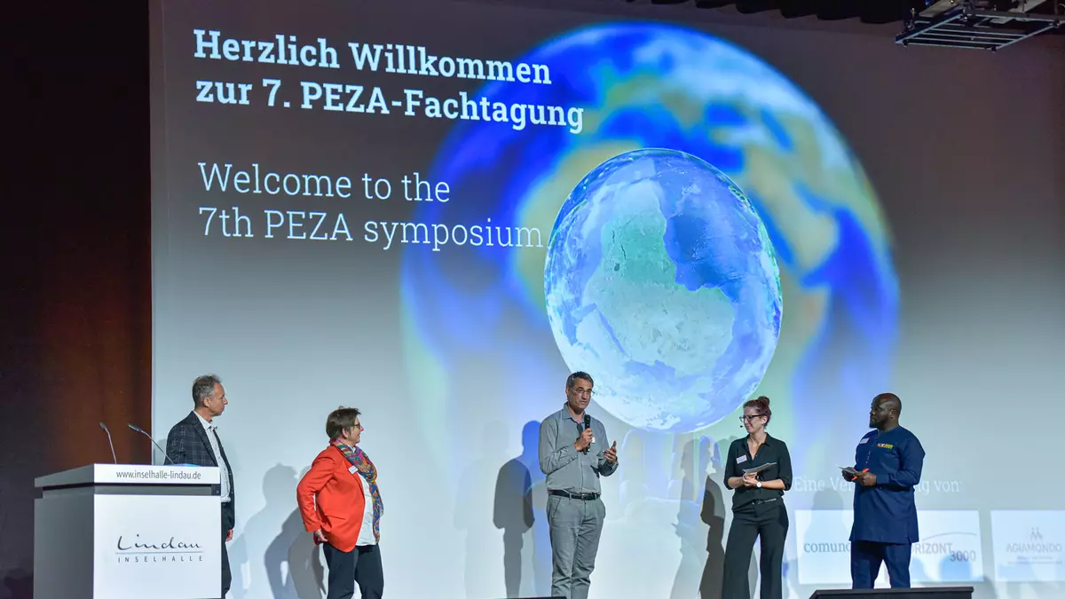 Erik Keller, Geschäftsführer Comundo, bedankt sich für die rege Diskussion.