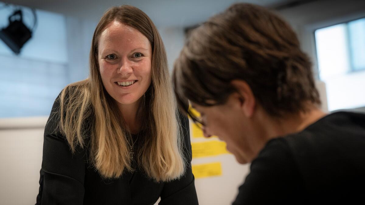 Cora Jüttemann während des Vorbereitungskurses für angehende Fachleute im RomeroHaus Luzern