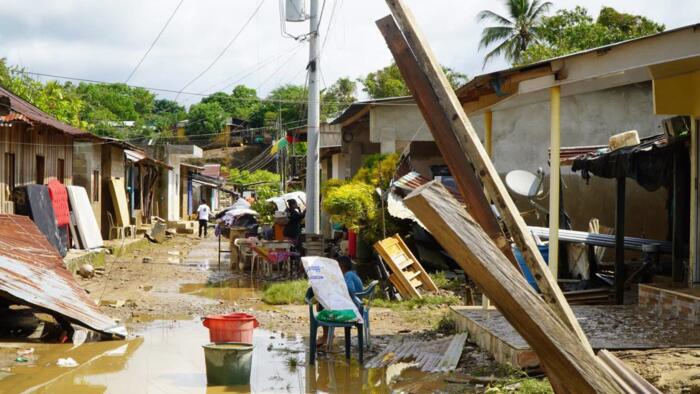 L'acqua comincia a defluire, ma la stagione delle piogge (aprile-maggio) è imminente