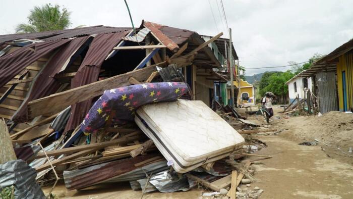 La force des flots, provoquée par le débordement du fleuve Sinú, a emporté des maisons entières.