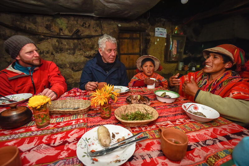 Vom modernen Leben ist in den Steinhütten der indigenen Familien wenig zu spüren.