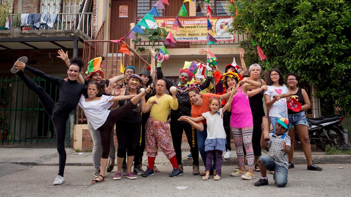 “Le Cirque Théâtre Capuchini”, une école populaire pour le dévelopement artistique et humain à Cali, en Colombie.