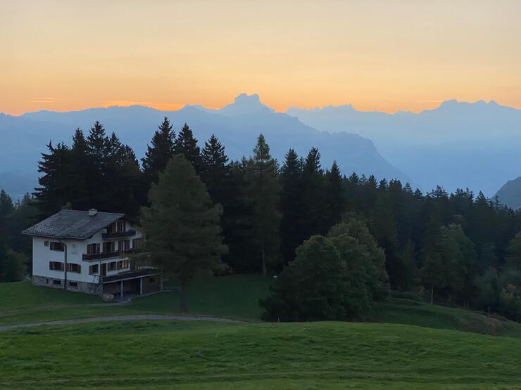 Ferienhaus Staffel bei Sonnenaufgang 