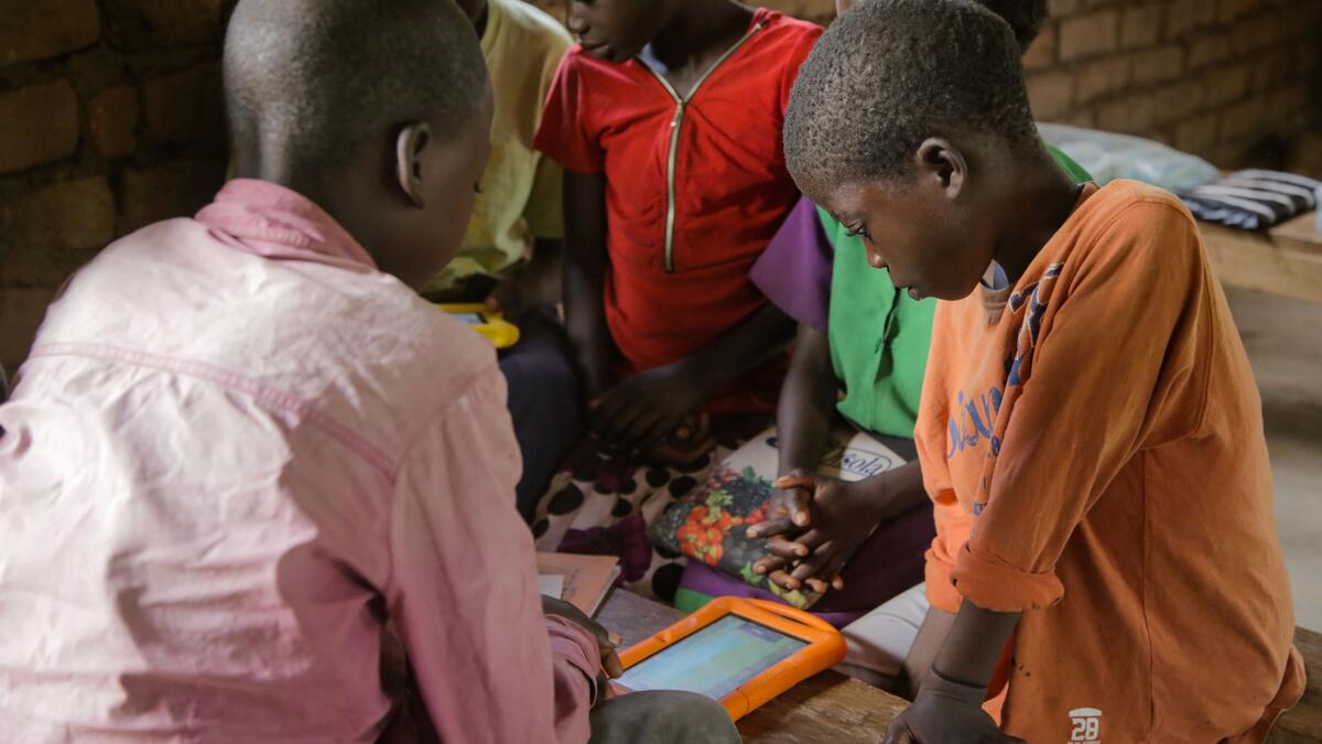 L’enthousiasme pour l'apprentissage de l’informatique est grand. Pour les élèves, les tablettes sont une incitation à venir à l'école.