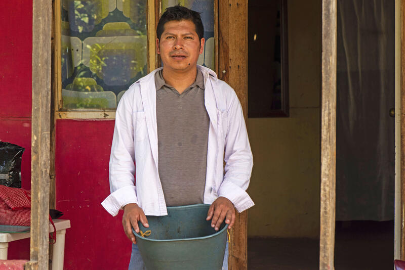 "La coltivazione del caffè fornisce a me e alla mia famiglia un reddito sicuro e legale".