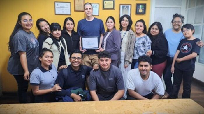 Alain und sein Team der Partnerorganisation Fundacion Pro Habitat