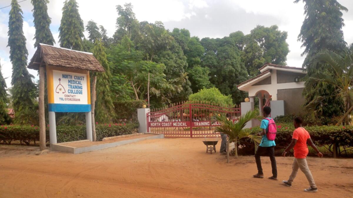 Entrata del North Coast Medical Training College nel Villaggio di Bomani, contea di Kilifi, Kenya