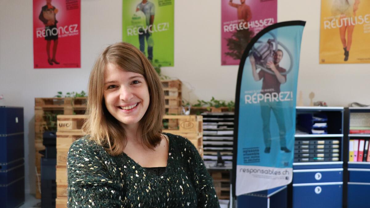 Florence Frossard dans son bureau à Cosedec : « Du Pérou à la Suisse, un nouvel environnement de travail, mais le même objectif : encourager les changements vers une société plus durable. » 